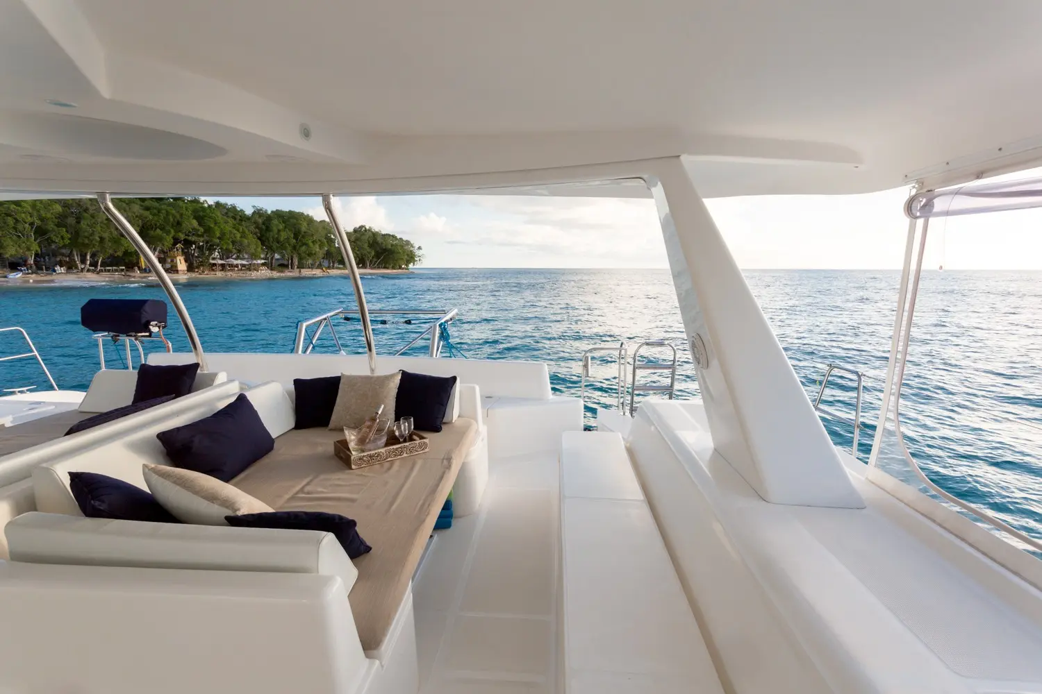 Stern daybed with champagne service