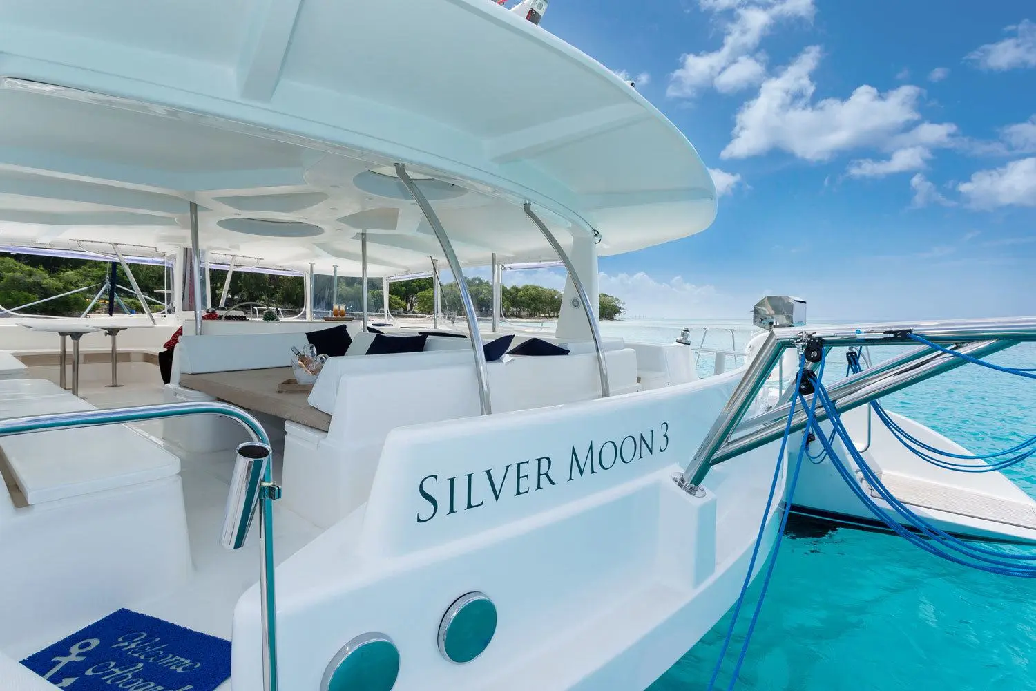 Silver Moon 3 — stern view with name